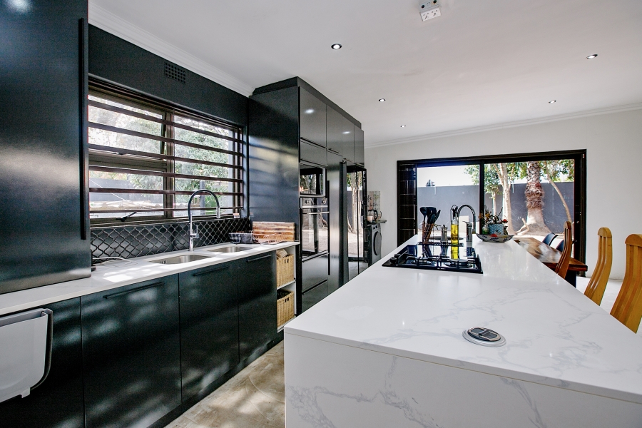 3 Bedroom Property for Sale in Claremont Village Western Cape